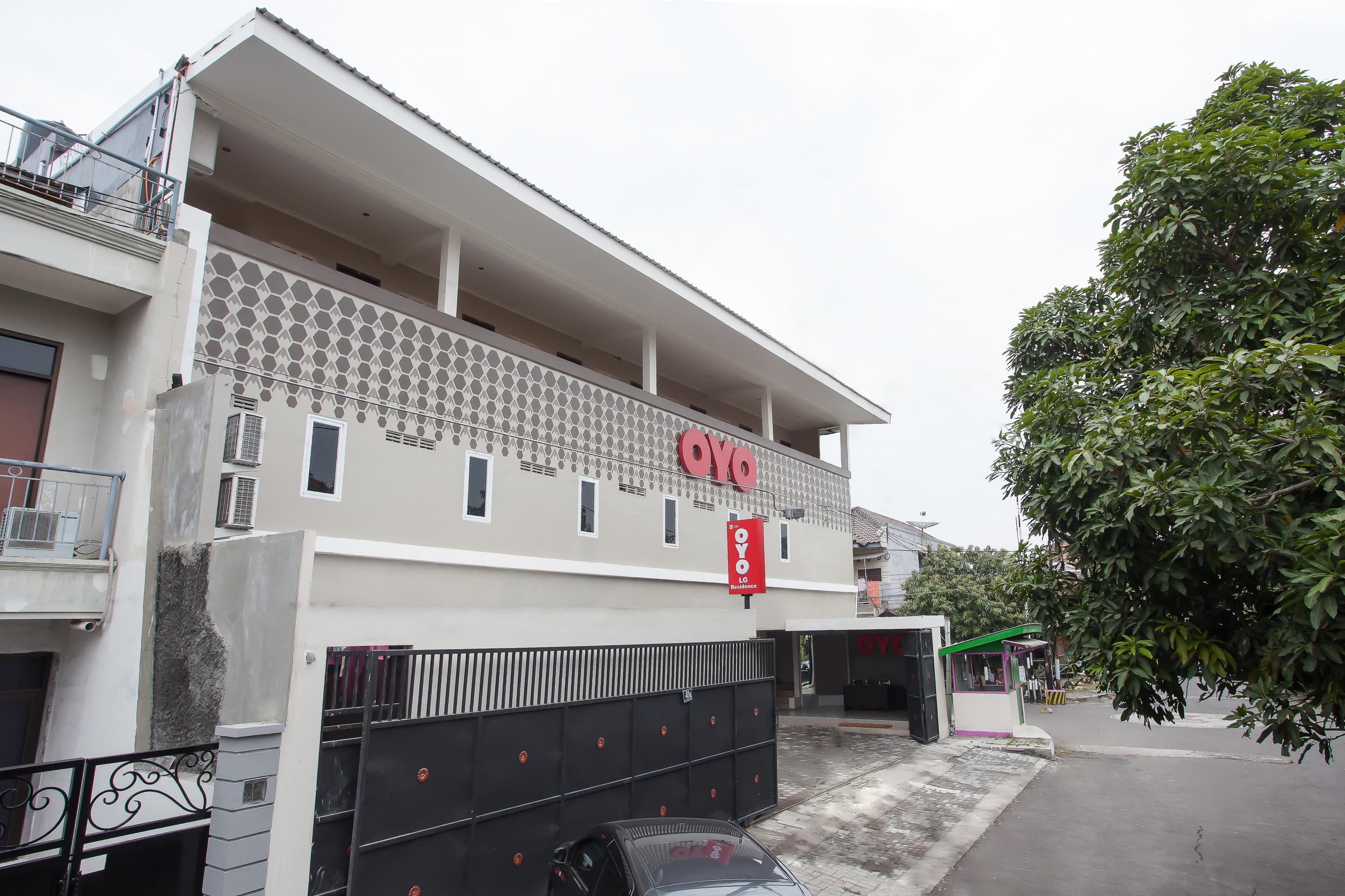 Super Oyo Capital O 134 Lg Residence Сурабая Екстериор снимка