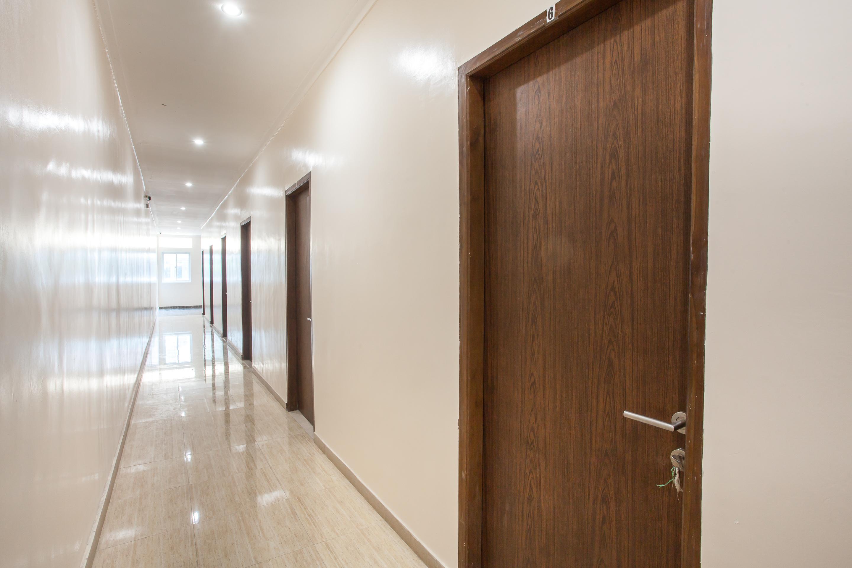 Super Oyo Capital O 134 Lg Residence Сурабая Екстериор снимка