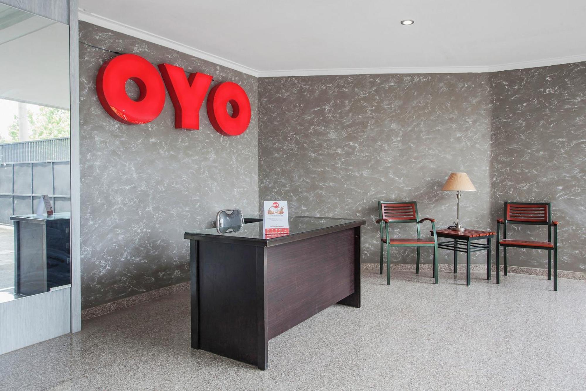 Super Oyo Capital O 134 Lg Residence Сурабая Екстериор снимка