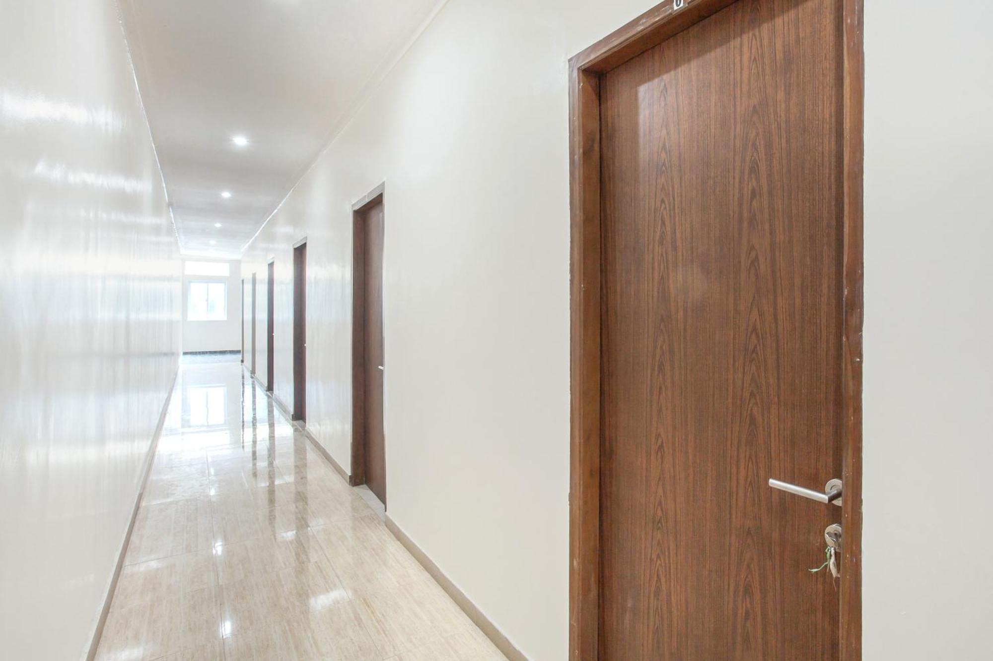 Super Oyo Capital O 134 Lg Residence Сурабая Екстериор снимка