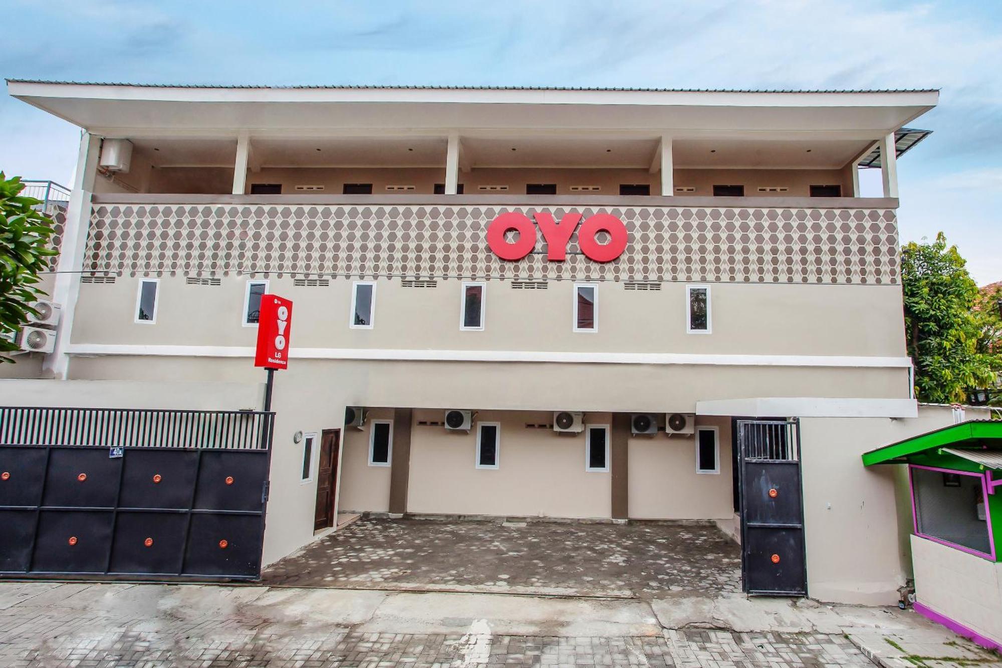 Super Oyo Capital O 134 Lg Residence Сурабая Екстериор снимка